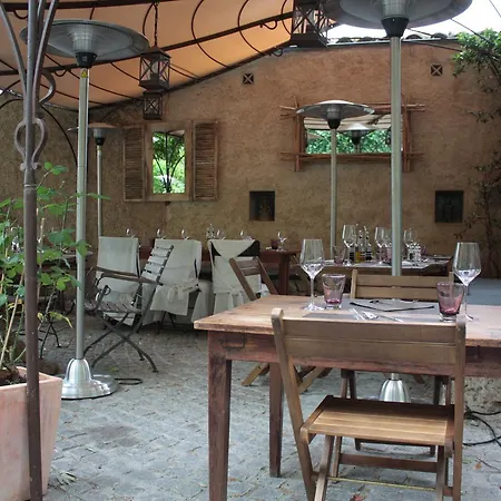 住宿加早餐酒店 La Bouscatiere *